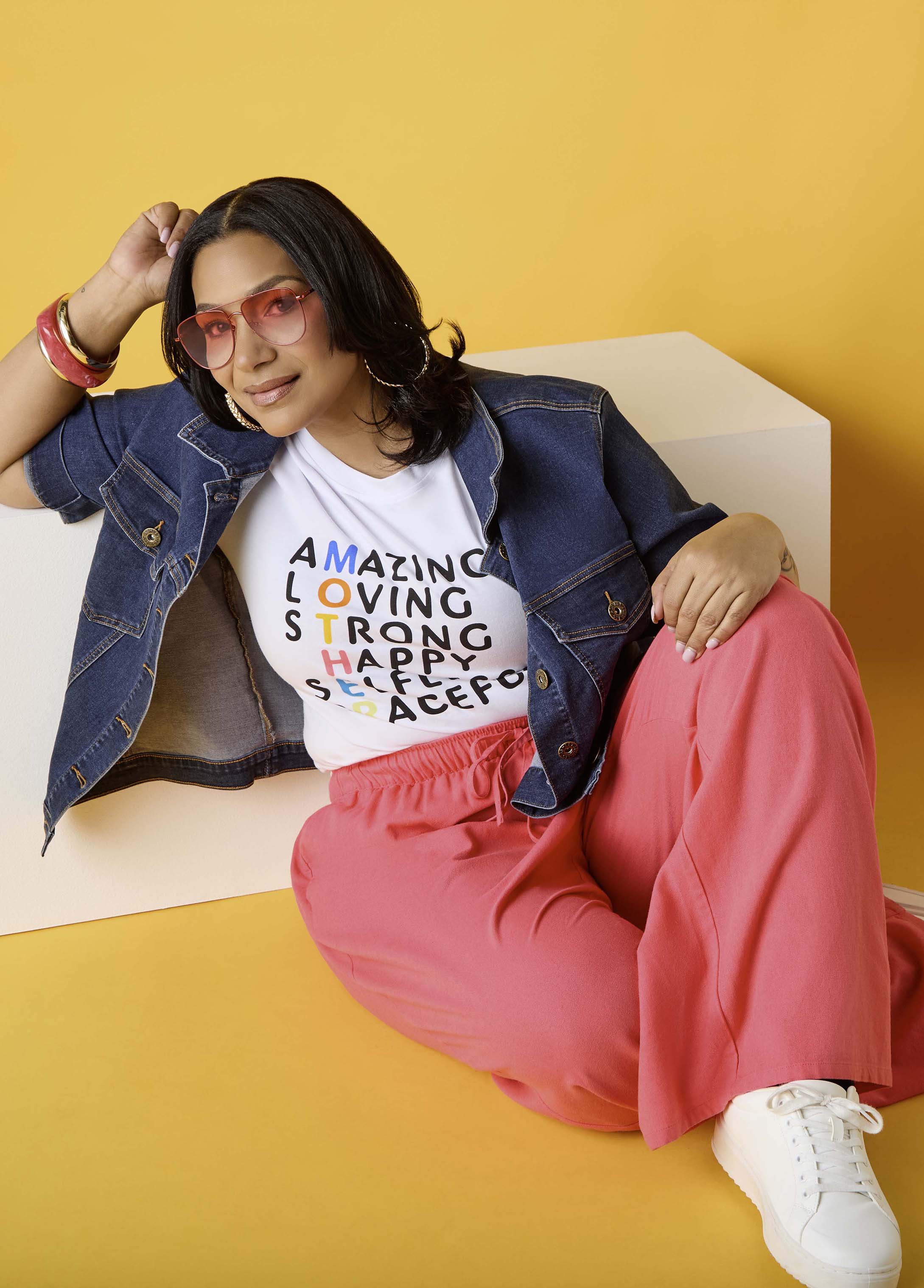 Amazing Mother Graphic Tee - Image 4