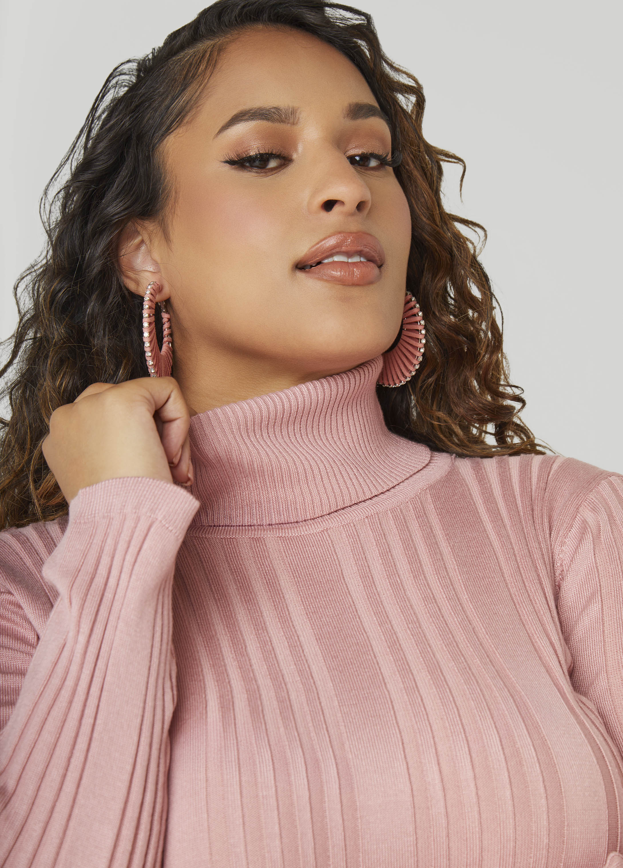 Ribbed Knit Turtleneck Sweater - Image 4