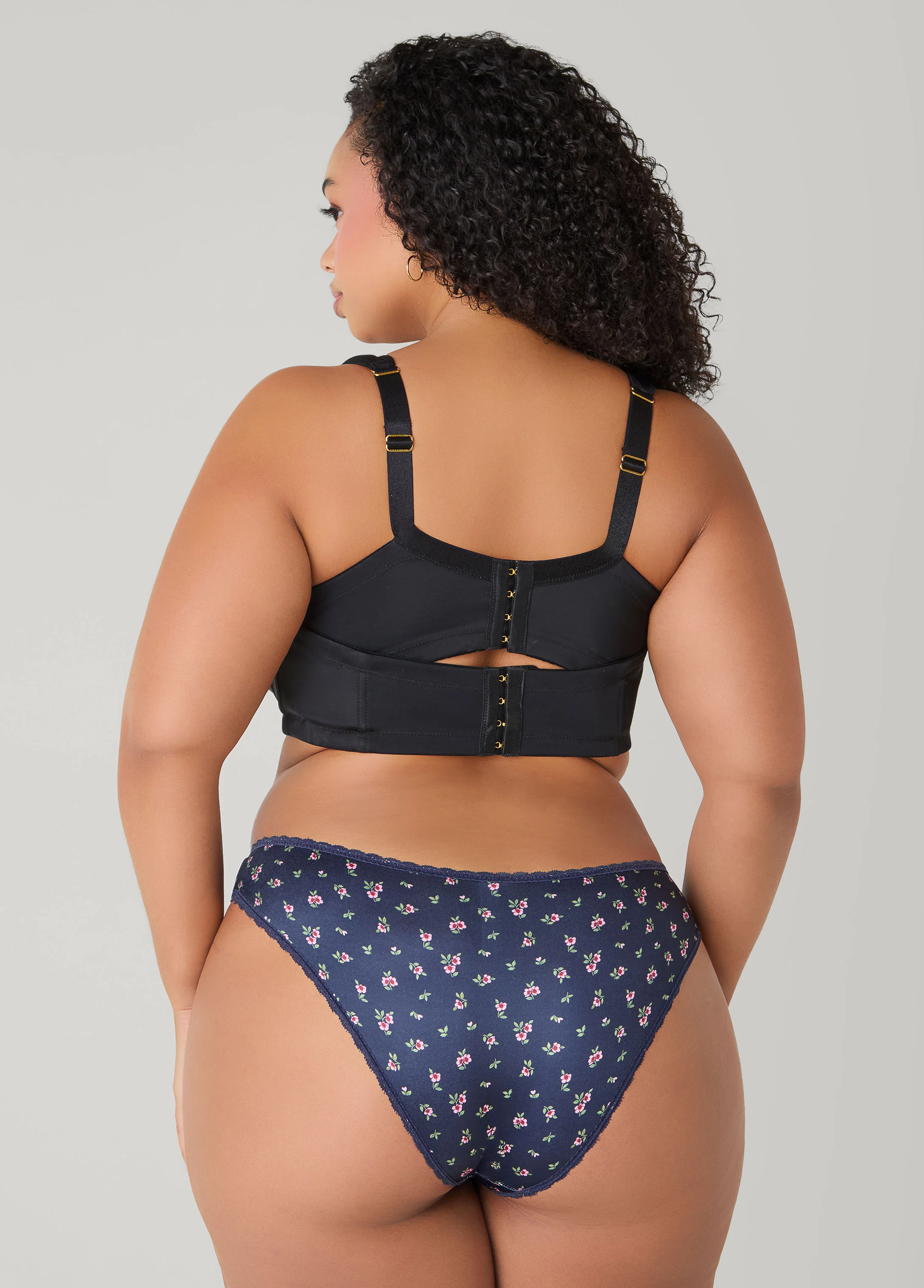Lace Trimmed 3 Pack Bikini Panties - Image 3